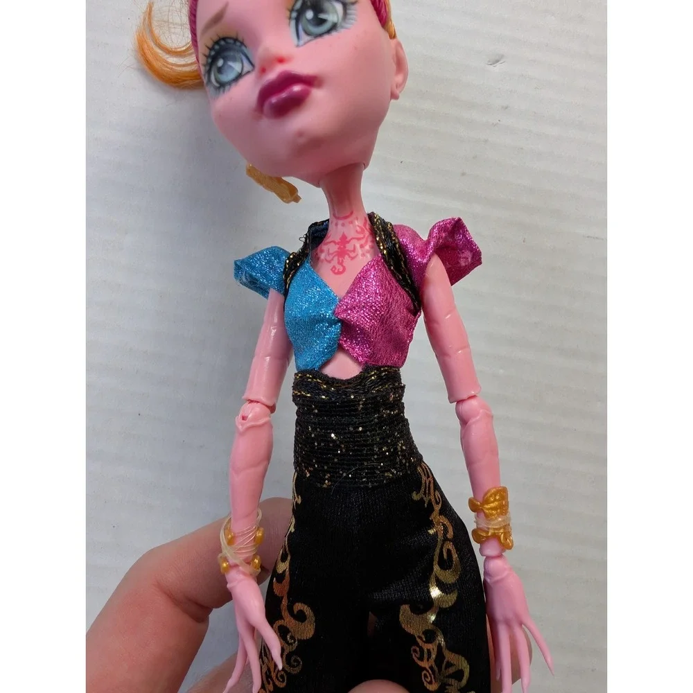 READ Monster High Gigi Grant Doll 13 Wishes w/ Outfit & Shoes Mattel 2013